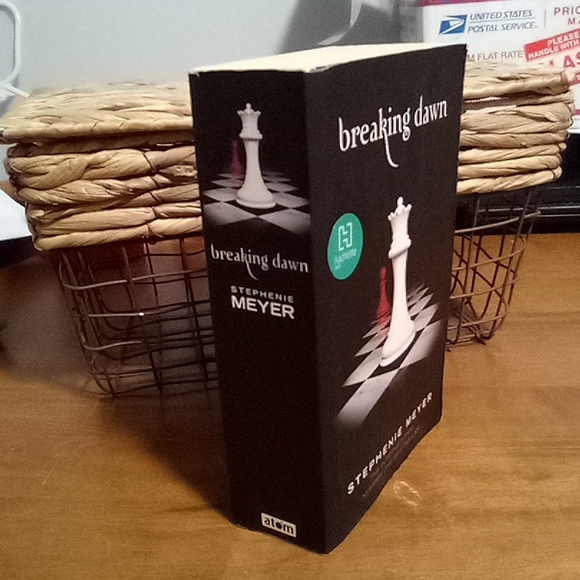 Breaking Dawn Paper Back - Picture 7 of 8